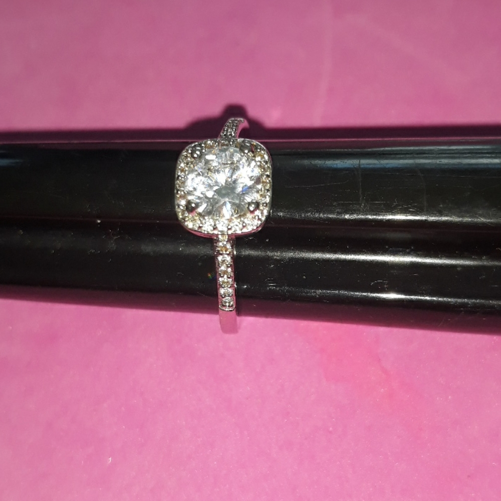 Gorgeous Simulated Diamond Ring - image 2